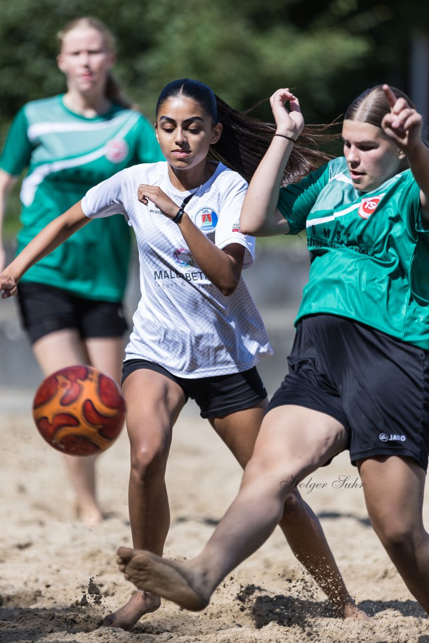 Bild 100 - wBJ/wCJ Beachsoccer Cup